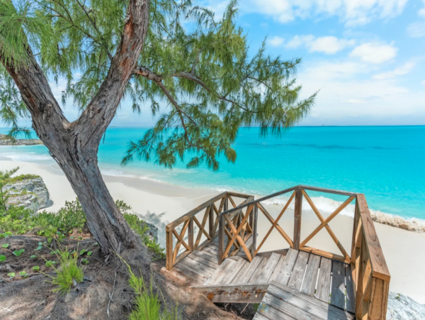 Luxurious 7-Bedroom Beachfront Retreat in Little Exuma, Bahamas